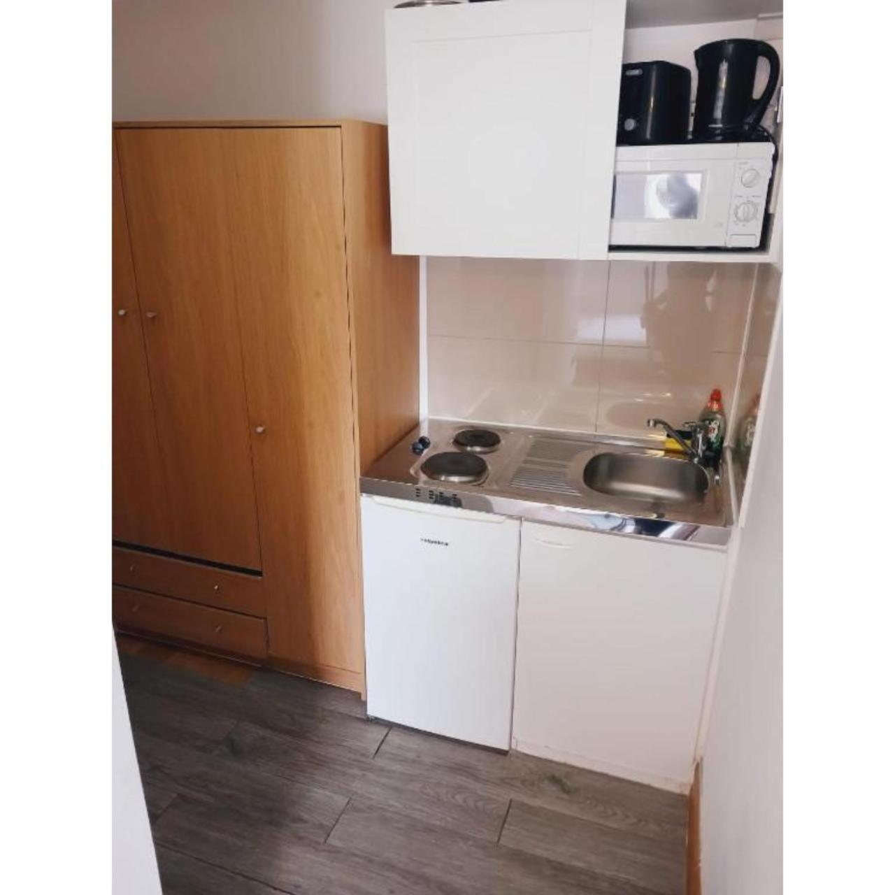 F407-4th Flr For 2 Near Hyde Park Londen