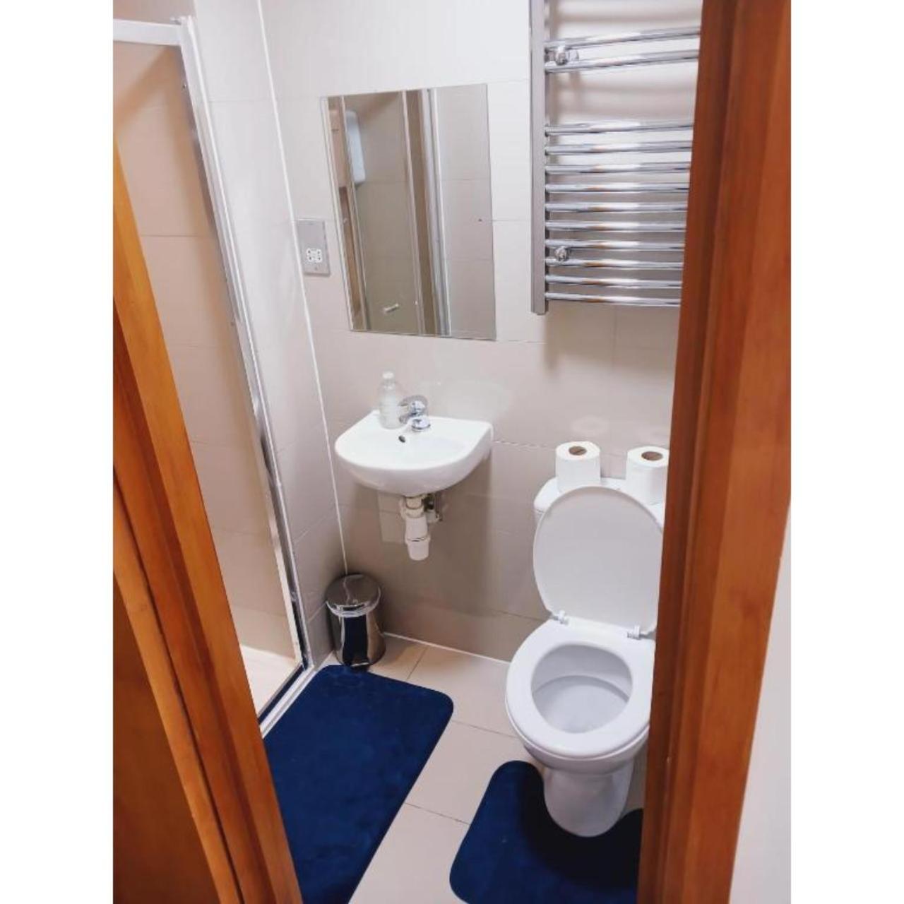F407-4th Flr For 2 Near Hyde Park Appartement